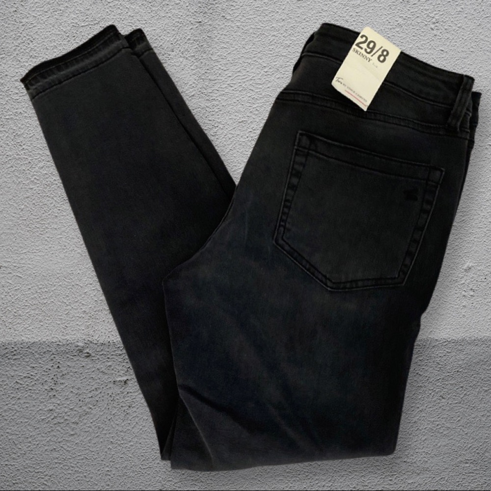 Vince Camuto Skinny Jeans - Size 8/29 *NEW*